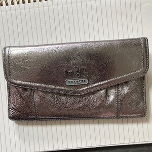 Silver Coach wallet in excellent condition!